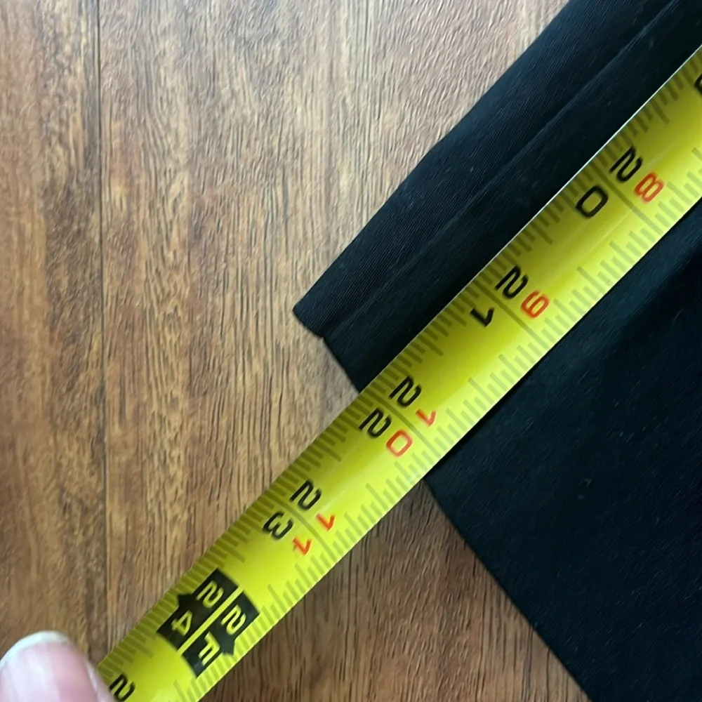 New Counterparts black capris - Picture 11 of 16